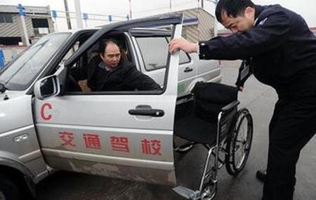 残疾人可以开车吗 残疾人应该买什么车|学车知