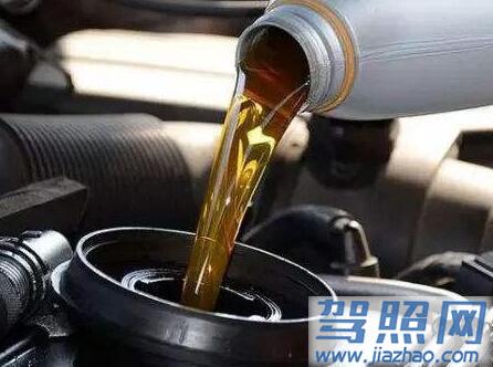 换机油即使保养汽车维修工：按期清洗这零件，才是真的“汽车保养”