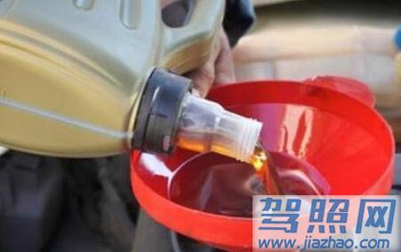 汽车维修保养只换机油修理汽车师傅：这4个零件不换，所有保养等于零！_驾驶证网