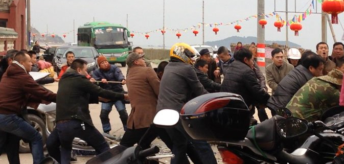 连江浦口官岭车祸汽车坠海 3人溺亡