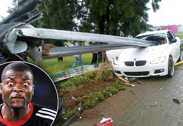南非足球运动员哈穆特萨遭遇车祸 宝马车被完全贯穿