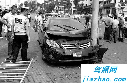 海口金宇东路车祸 违规驾驶致1人受伤