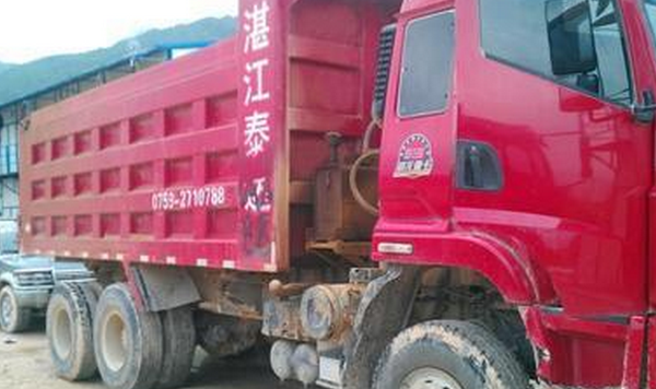 廉江一妇女遭重型车碾压当场死亡