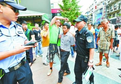 武汉城管两兄弟上班遭车祸致1死1伤