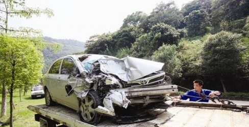漳州南靖3车连环相撞致1死16伤