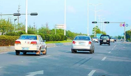 大路考靠边停车地方有哪些规定