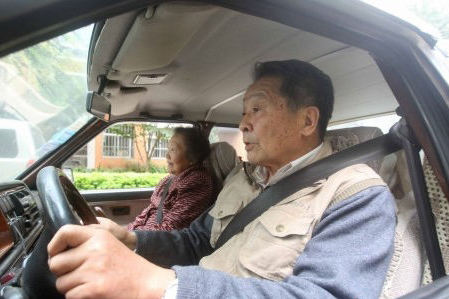查看违章记录比科目二倒桩难