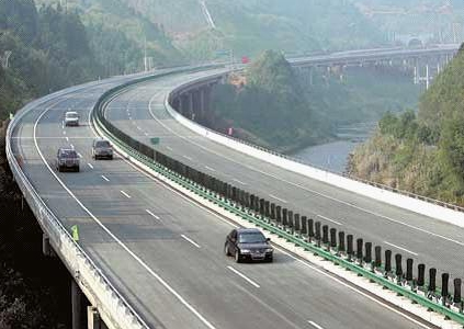 高速公路上行车应该注意什么