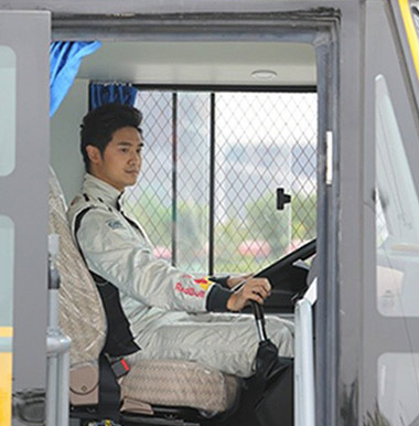 父亲到哪里田亮录节目车祸受伤