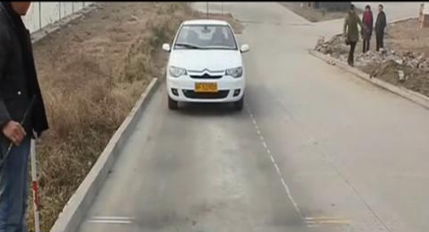 b2路考靠边停车方法