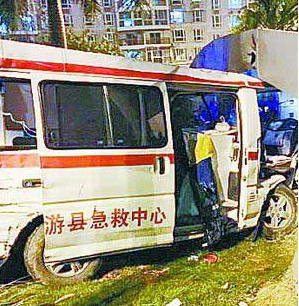 厦门仙岳路一救护车发生车祸致3人受伤