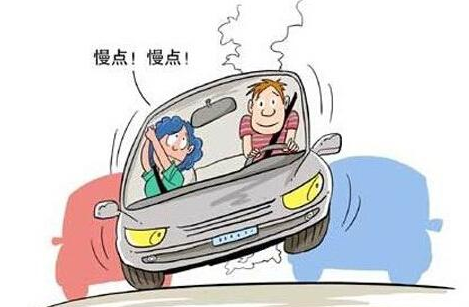 小白上路遭惨烈车祸 一家4口3死1伤