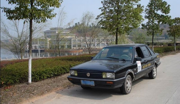 桑普车靠边停车30公分方法