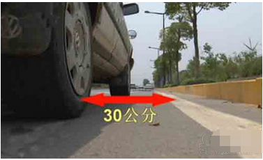 科目三路考靠边停车方法分析