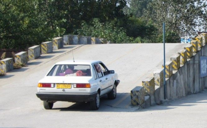 坡起怎么样防止溜车