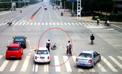 自行车闯红灯被撞哪个的责任