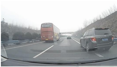 在高速公路上怎么样超车
