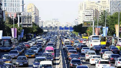 堵车时安全开车方法  怎么样应付堵车