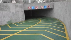 如何安全进出地库停车