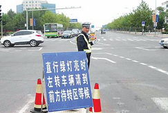 左转弯待转区直线红灯如何做