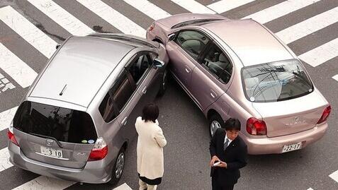 发生车祸时如何拍照取证