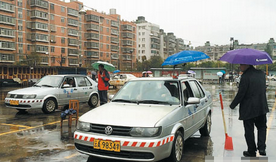 科目二考试遇见下雨如何解决