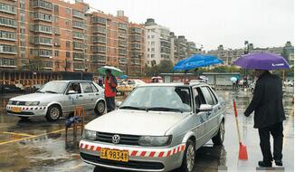 驾考遇见下雨天如何解决
