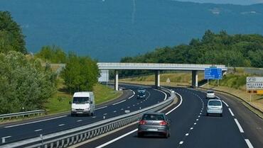 高速公路安全行车需要注意的地方