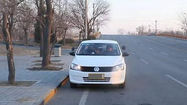 靠边停车30公分有那些技巧