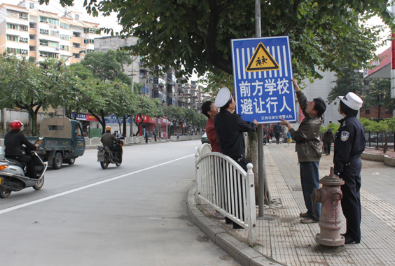 开车通过学校路段应该注意什么