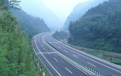 高速路上安全行驶的方法攻略