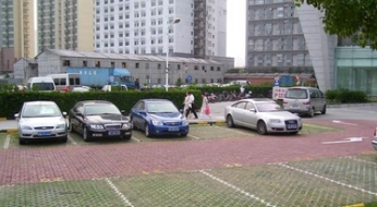 非字形停车位该如何停车