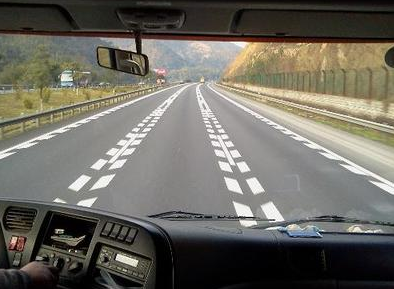 高速路上的标线解析