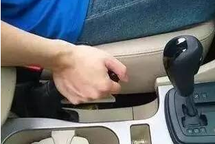 刹车忽然失灵了该如何解决