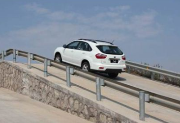 坡道停车如何预防溜车 坡道停车防溜小窍门
