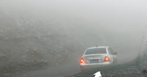 下雨天后视镜看不见如何解决