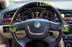 怎么样正确的握方向盘