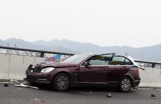 汽车遭遇紧急状况处置方法