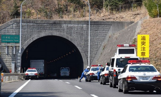 高速公路变道追尾是哪个的责任