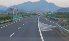 高速路开车错过出口该如何解决