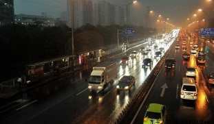 下雨天看不了解驾驶方法