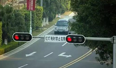 自动挡遇红灯怎么样停车