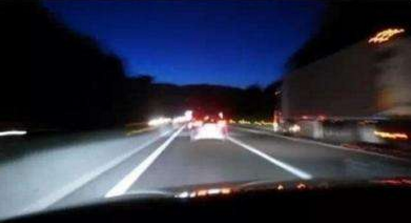 高速公路夜间行车有什么特征应该注意