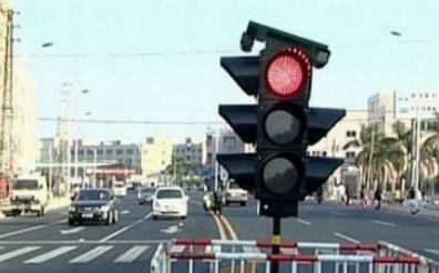 自动挡遇见红灯如何停车