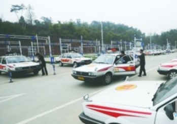 路考遇突发事件该如何解决