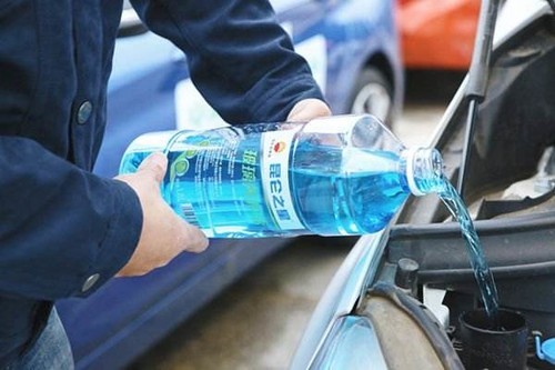 汽车如何加玻璃水
