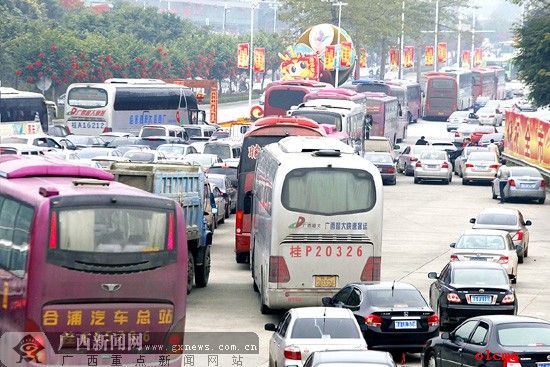 邕城出现交通拥堵现象