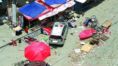 广州车祸 小车与行人与建筑物碰撞 二人死亡