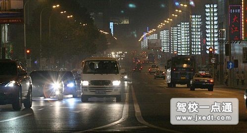 夜间行车需要注意的地方