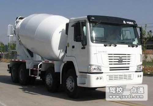 如何操作水泥搅拌车